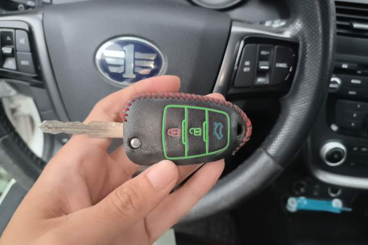 Used Bestune X80 2016 2.0L automatic Comfort trim level Vehicle Key
