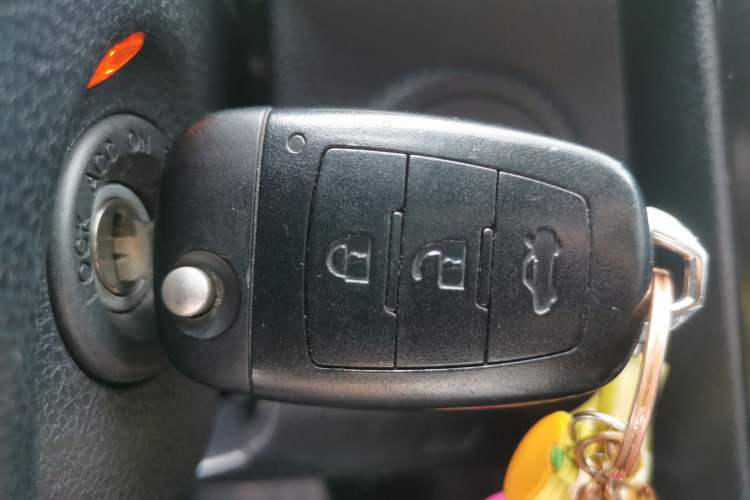 Used Bestune X80 2016 2.0L automatic Comfort trim level Vehicle Key