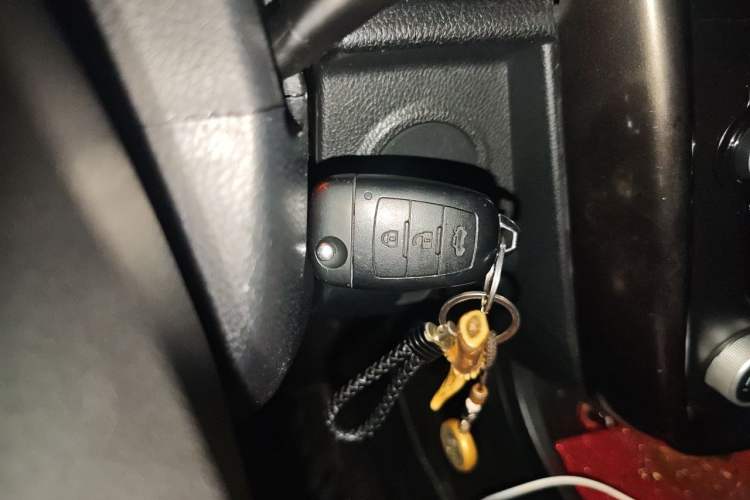 Used Bestune X80 2016 2.0L automatic Comfort trim level Vehicle Key