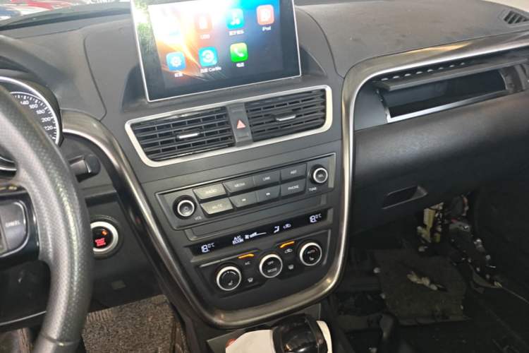 Used Bestune X80 2017 1.8T Automatic Luxury Model Audio And AC Panel