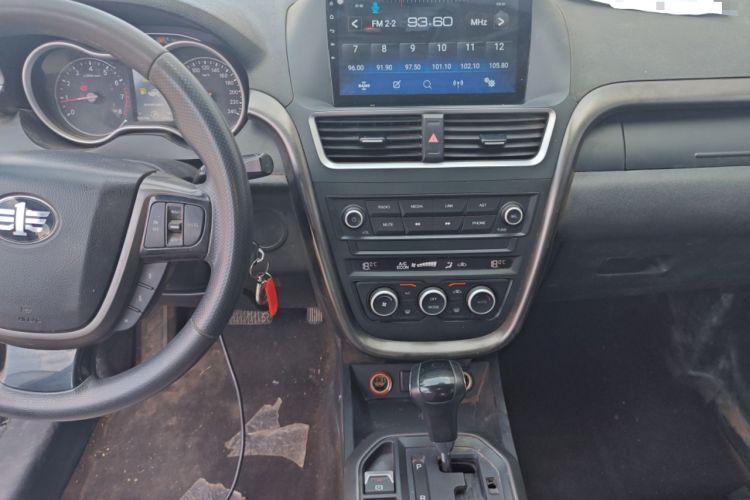Used Bestune X80 2017 2.0L Automatic Elite Edition Audio And AC Panel