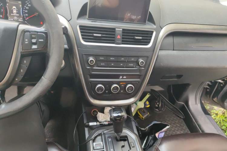 Used Bestune X80 2017 1.8T Automatic Luxury Model Audio And AC Panel