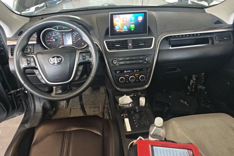 Used Bestune X80 2017 1.8T Automatic Luxury Model Center Console