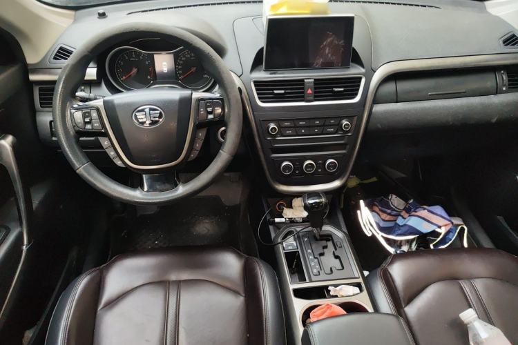 Used Bestune X80 2017 1.8T Automatic Luxury Model Center Console