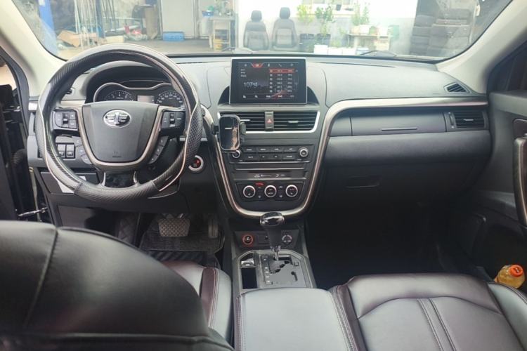 Used Bestune X80 2017 1.8T Automatic Luxury Model Center Console