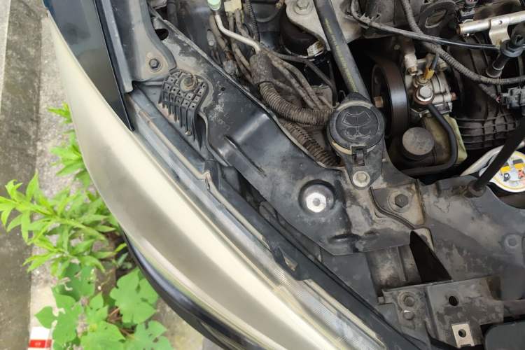 Used Bestune X80 2017 1.8T Automatic Luxury Model Engine Bay Right