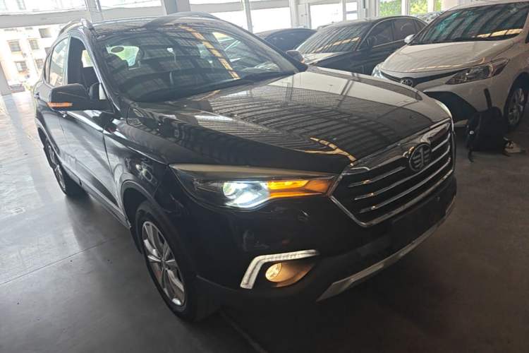 Used Bestune X80 2017 1.8T Automatic Luxury Model Front Right 45 Deg