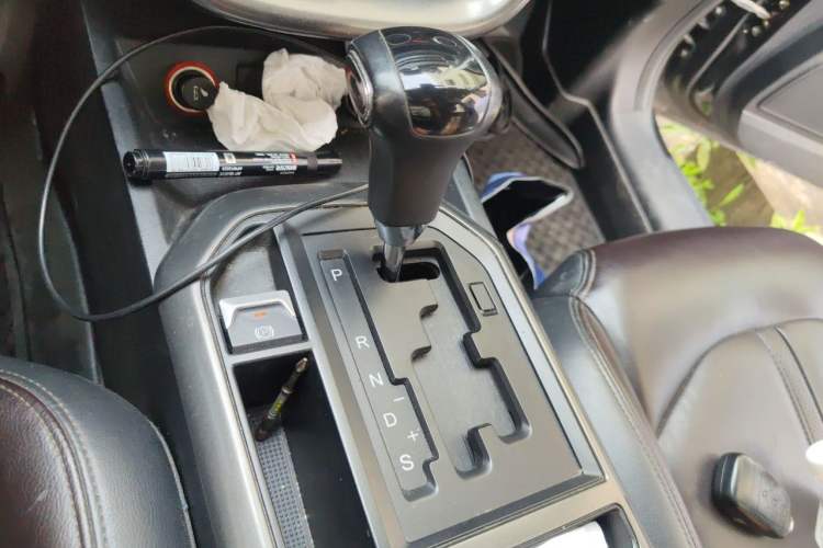 Used Bestune X80 2017 1.8T Automatic Luxury Model Gear Lever