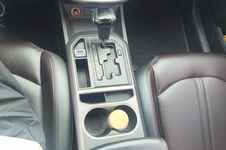 Used Bestune X80 2017 1.8T Automatic Luxury Model Gear Lever