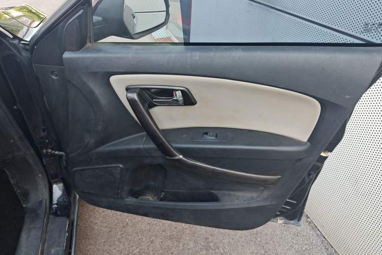 Used Bestune X80 2017 2.0L Automatic Elite Edition Right Front Door Interior