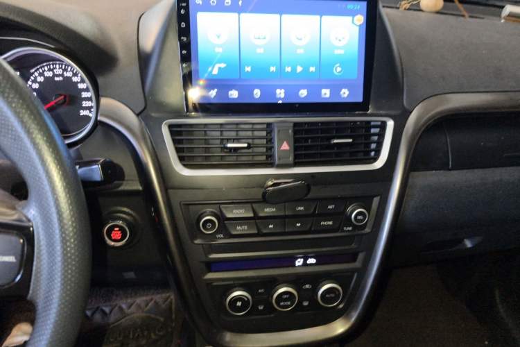 Used Bestune X80 2017 2.0L Automatic Elite Edition Audio And AC Panel