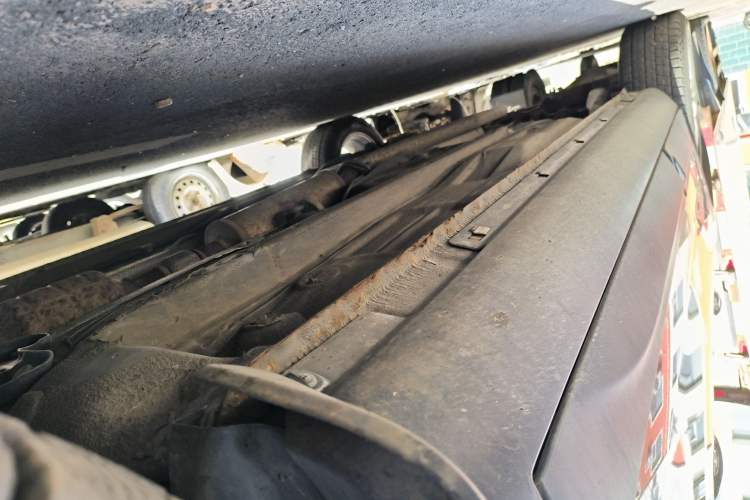 Used Bestune X80 2017 2.0L automatic Technology trim level Chassis Front Right