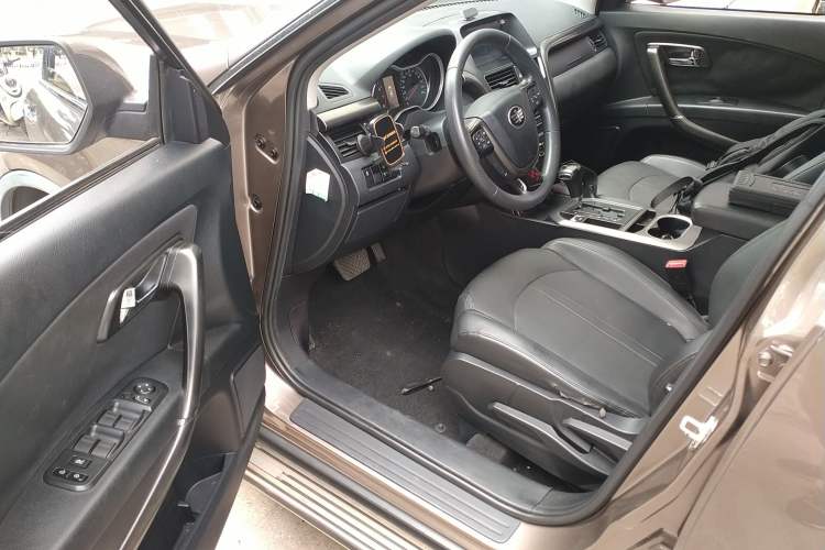 Used Bestune X80 2017 2.0L automatic Technology trim level Driver Seat