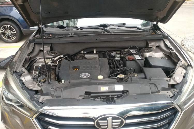 Used Bestune X80 2017 2.0L automatic Technology trim level Engine Bay