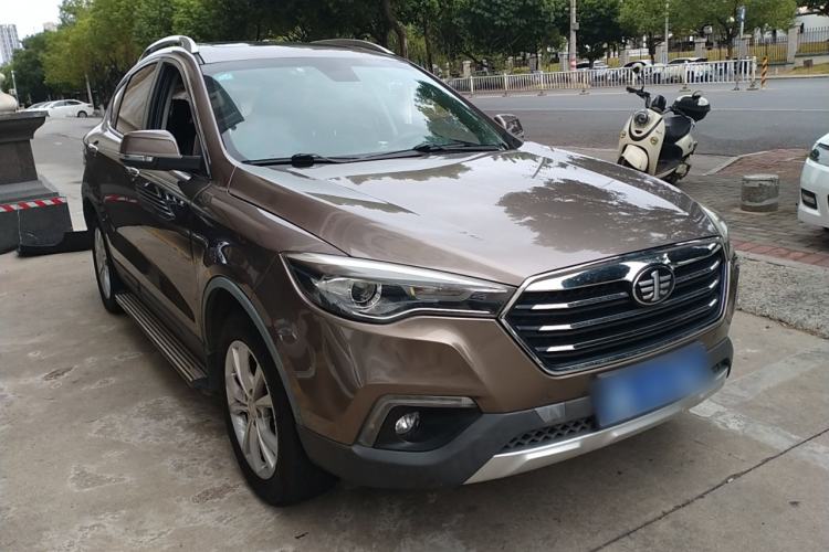 Used Bestune X80 2017 2.0L automatic Technology trim level Front Right 45 Deg