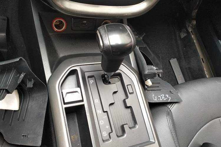 Used Bestune X80 2017 2.0L automatic Technology trim level Gear Lever