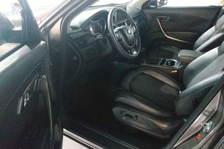 Used Bestune X80 2017 1.8T Automatic Luxury Model Interior 2
