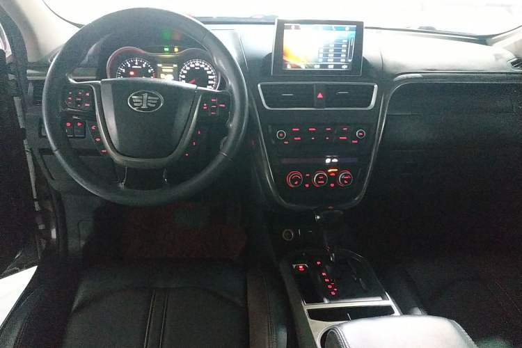 Used Bestune X80 2017 1.8T Automatic Luxury Model Interior 3