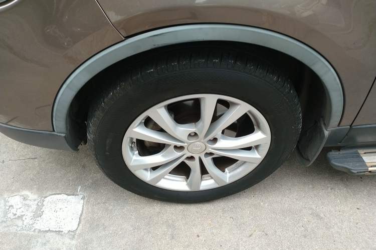 Used Bestune X80 2017 2.0L automatic Technology trim level Left Front Wheel Hub