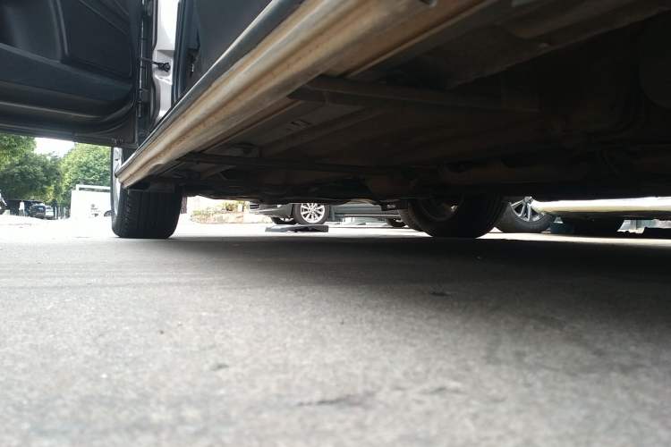 Used Bestune X80 2017 2.0L automatic Technology trim level Left Side Sill