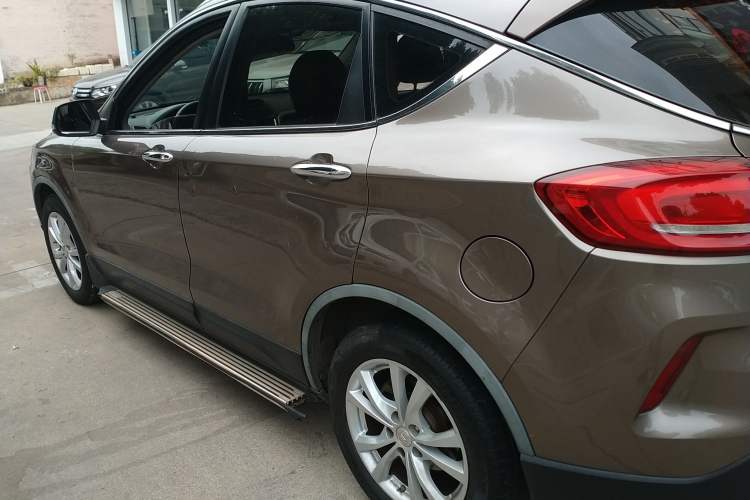 Used Bestune X80 2017 2.0L automatic Technology trim level Left Side