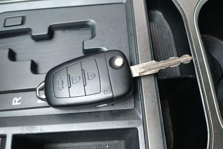 Used Bestune X80 2017 2.0L automatic Technology trim level Vehicle Key