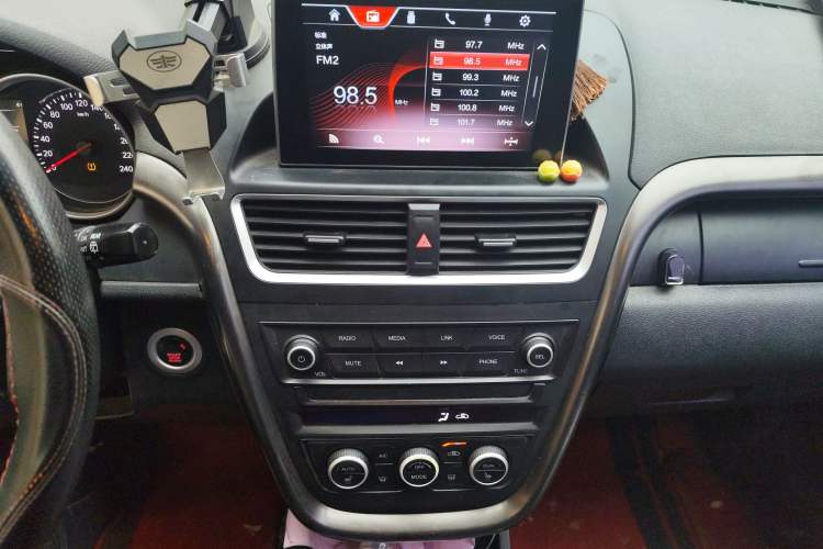 Used Bestune X80 2017 1.8T Automatic Sport Model Audio And AC Panel