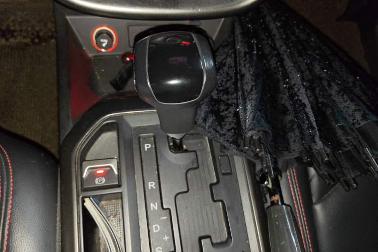 Used Bestune X80 2017 1.8T Automatic Luxury Model Gear Lever