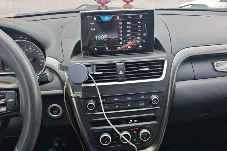 Used Bestune X80 2017 1.8T Automatic Luxury Model Audio And AC Panel