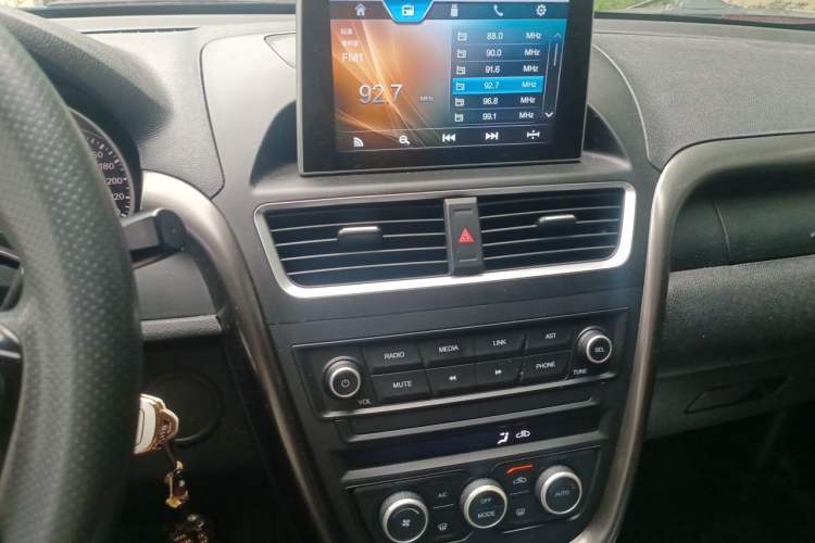 Used Bestune X80 2017 2.0L Automatic Elite Edition Audio And AC Panel