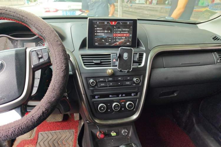 Used Bestune X80 2017 2.0L Automatic Elite Edition Audio And AC Panel