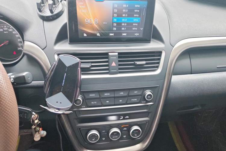 Used Bestune X80 2017 2.0L Manual Luxury Edition Audio And AC Panel