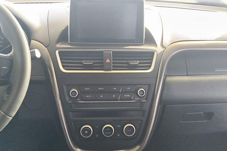 Used Bestune X80 2017 2.0L Automatic Elite Edition Audio And AC Panel