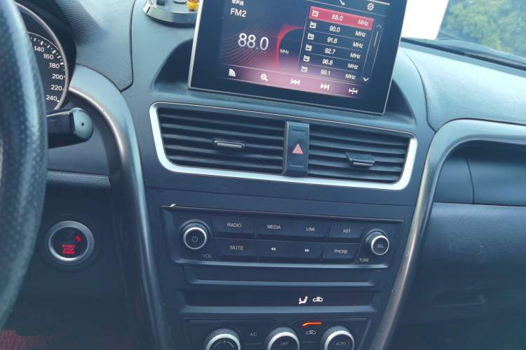 Used Bestune X80 2017 1.8T Automatic Luxury Model Audio And AC Panel