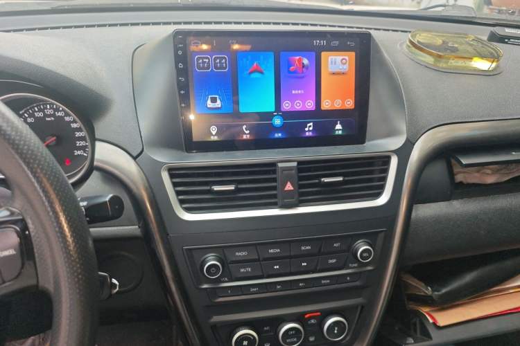 Used Bestune X80 2017 2.0L automatic Technology trim level Audio And AC Panel