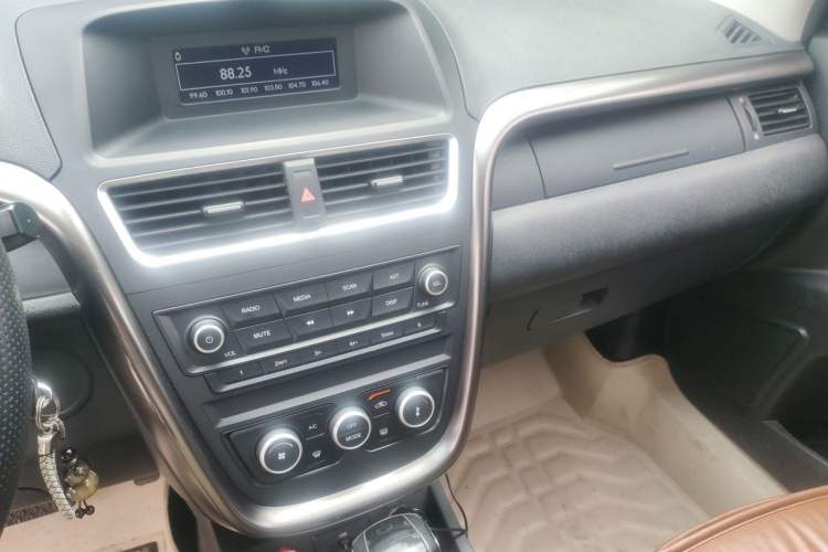 Used Bestune X80 2017 2.0L automatic Technology trim level Audio And AC Panel