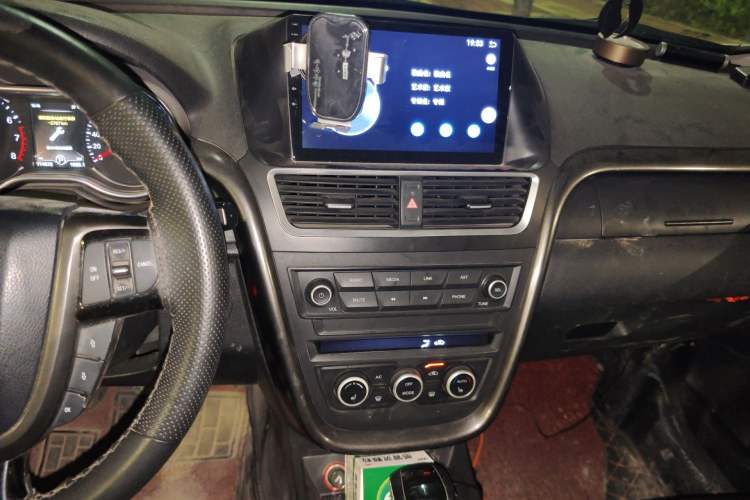 Used Bestune X80 2017 1.8T Automatic Luxury Model Audio And AC Panel