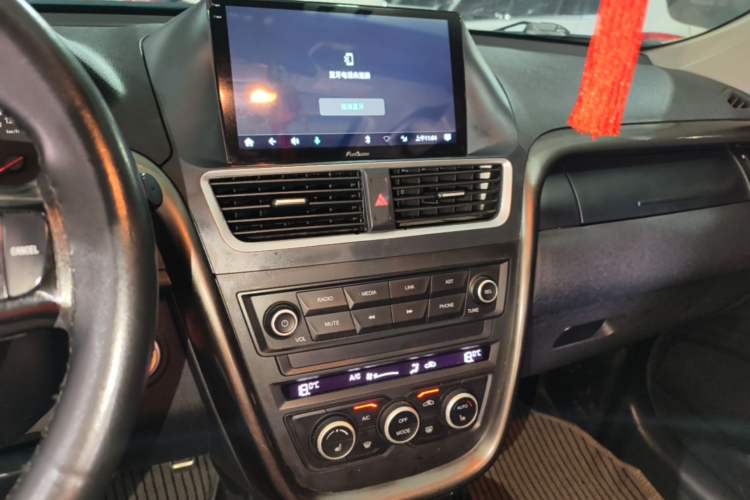 Used Bestune X80 2017 1.8T Automatic Luxury Model Audio And AC Panel