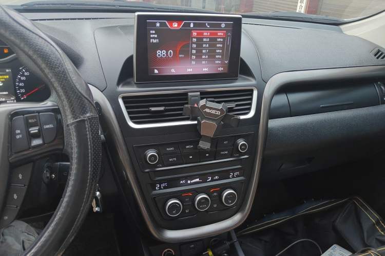 Used Bestune X80 2017 2.0L Manual Luxury Edition Audio And AC Panel