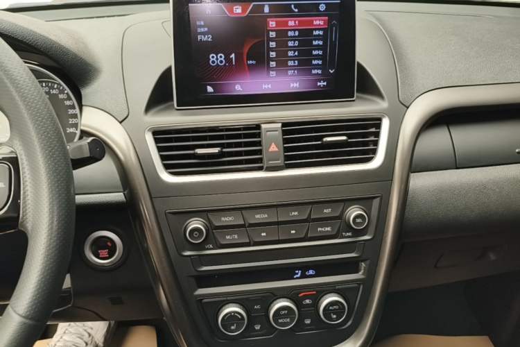 Used Bestune X80 2017 1.8T Automatic Luxury Model Audio And AC Panel