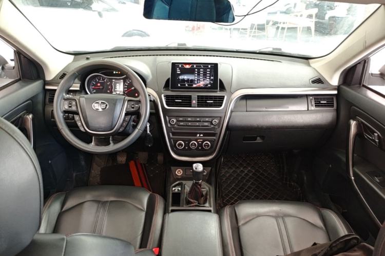 Used Bestune X80 2017 2.0L Manual Luxury Edition Center Console