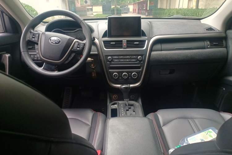 Used Bestune X80 2017 2.0L Automatic Elite Edition Center Console