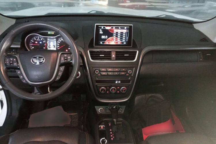 Used Bestune X80 2017 1.8T Automatic Luxury Model Center Console