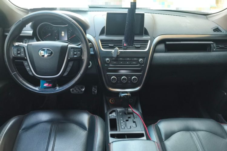 Used Bestune X80 2017 1.8T Automatic Sport Model Center Console