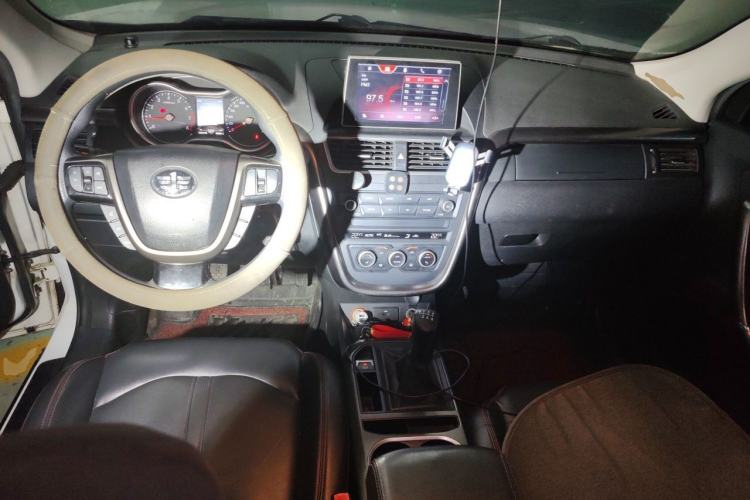 Used Bestune X80 2017 2.0L Manual Luxury Edition Center Console