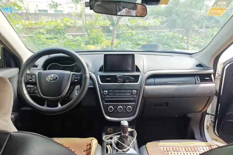 Used Bestune X80 2017 2.0L Manual Luxury Edition Center Console