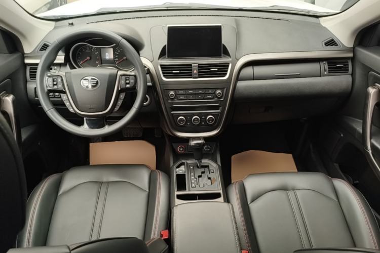 Used Bestune X80 2017 1.8T Automatic Luxury Model Center Console