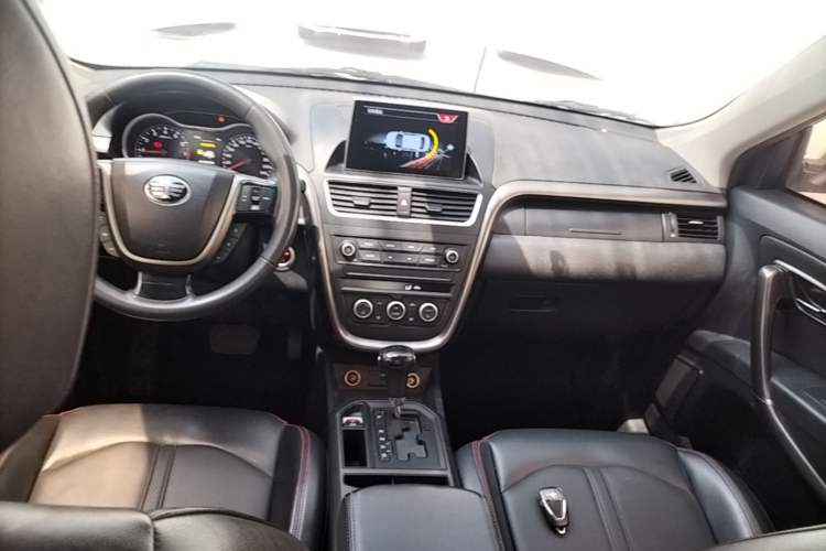 Used Bestune X80 2017 1.8T Automatic Luxury Model Center Console