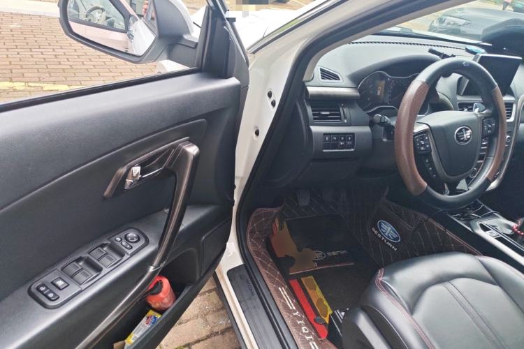 Used Bestune X80 2017 2.0L Manual Luxury Edition Driver Seat