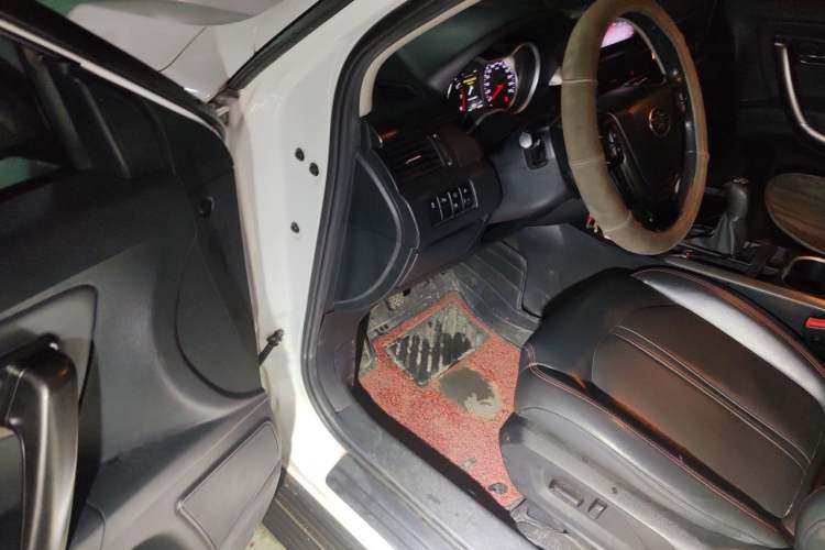 Used Bestune X80 2017 2.0L Manual Luxury Edition Driver Seat